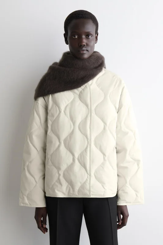 COS Women's Abrigo Oversize Acolchado De Plumón in Blanco