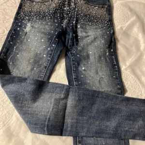 Super snygga jeans med glittriga stenar