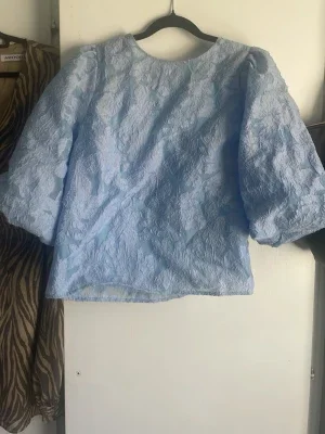 Neo noir blus