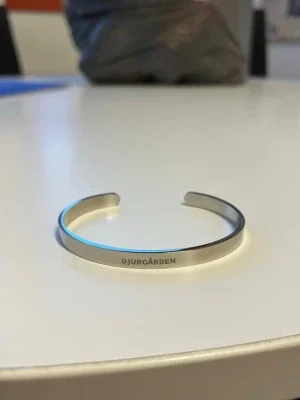 Silvrigt armband Djurgården gravyr
