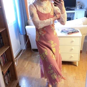 flowy tunn blommig klänning