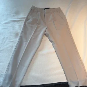 Abercrombie Loose Pleated Pull On Pants