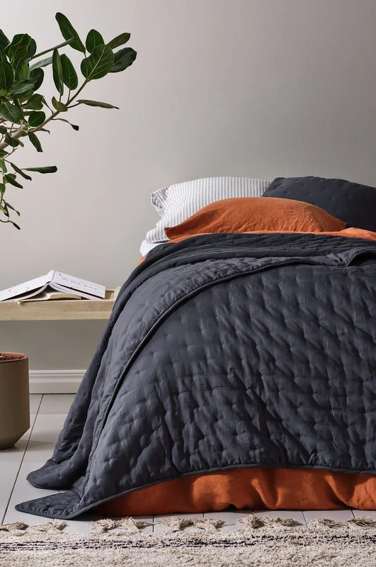 Jotex - 150 Calm Överkast Mörkgrå Bedspread - Köp Enkelsäng hos Jotex