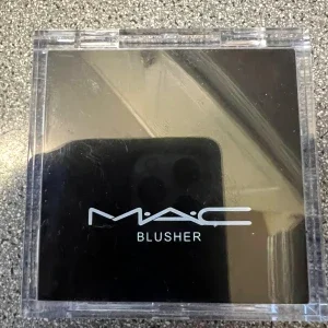 MAC Sheertone Shimmer Blusher