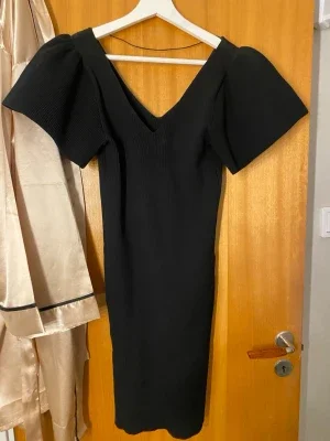 Svart klänning med puffärm Vero Moda