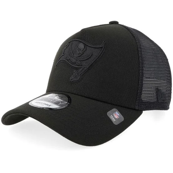 New Era - NFL Svart trucker Caps - Hatstore Exclusive x Tampa Bay Buccaneers 9FORTY Black A-frame Trucker @ Hatstore
