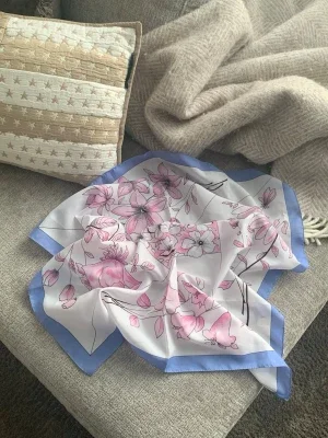 Blommig scarf