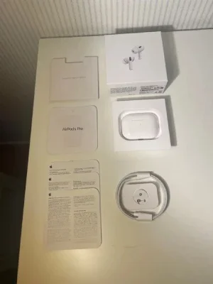 Apple AirPods Pro med laddningsetui