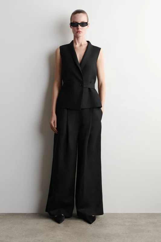 COS Women's Chaleco Con Cinturón Y Cuello Chal Mezcla De Lino in Negro