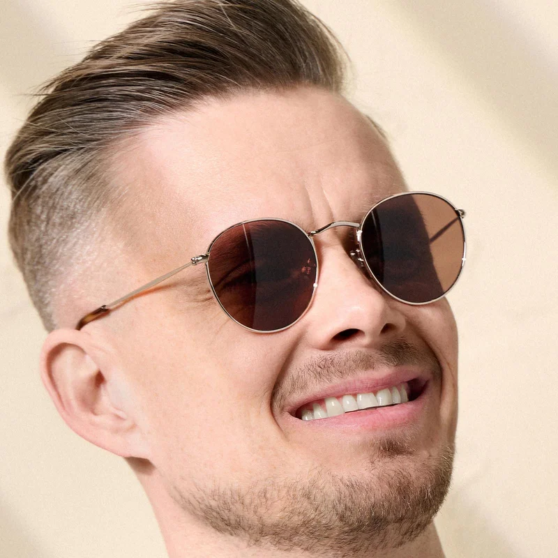 Occhiali da sole stile Lennon rotondi con montatura color argento for Men