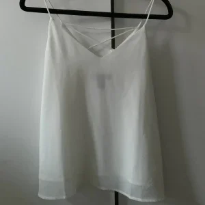 Vitt blus-linne