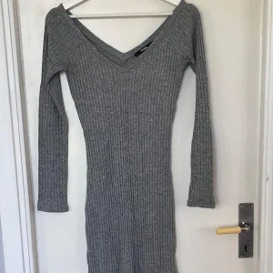 Off the shoulder klänning