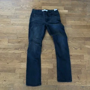 Svarta Levis 512 Slim Taper jeans