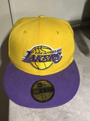 Lakers keps 7 3/8. 58,7cm