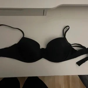 Svart bh från intimissimi - Balconette