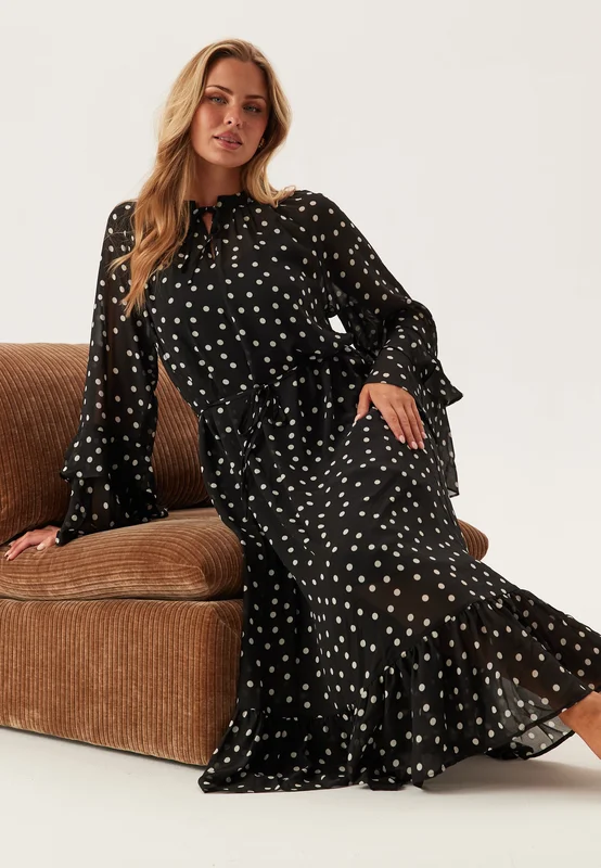 Object Collectors Item - Objgina L/S RE LONG DRESS RE L - Svart AOP:VITA PRICKAR - Prickig Klänning
