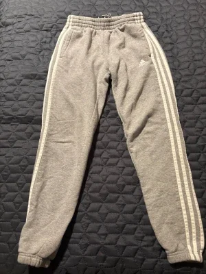 Adidas Långbyxor