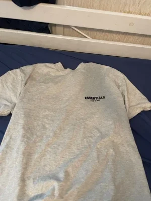 Grå Essentials t-shirt Fear of God