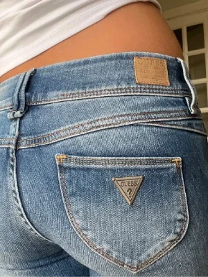 Lågmidjade Guess jeans