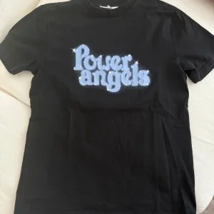 Svart Power Angels t-shirt från Ganni