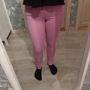 Rosa jeans Bik Bok