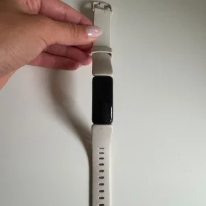Fitbit Inspire 2 vit aktivitetsklocka