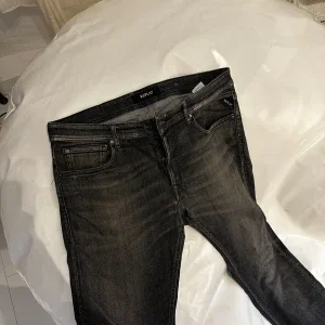 Replay svarta skinny jeans herr