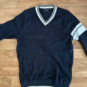Mörkblå v-ringad tröja Zara Man