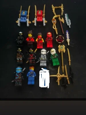 Lego Ninjago figurer och vapen
