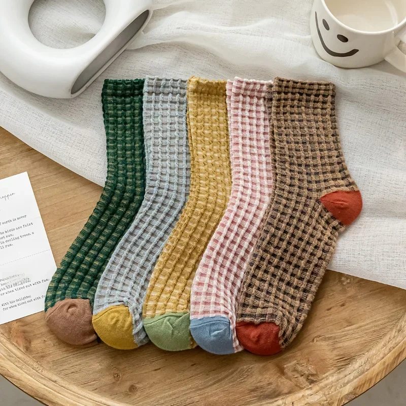 AliExpress - 1 paar Mode Elegante Harajuku Frau Floral Weiße Socken Vintage Jacquard Korea Ethnische Baumwolle Casual Nette Mädchen Lustige Braun Sox