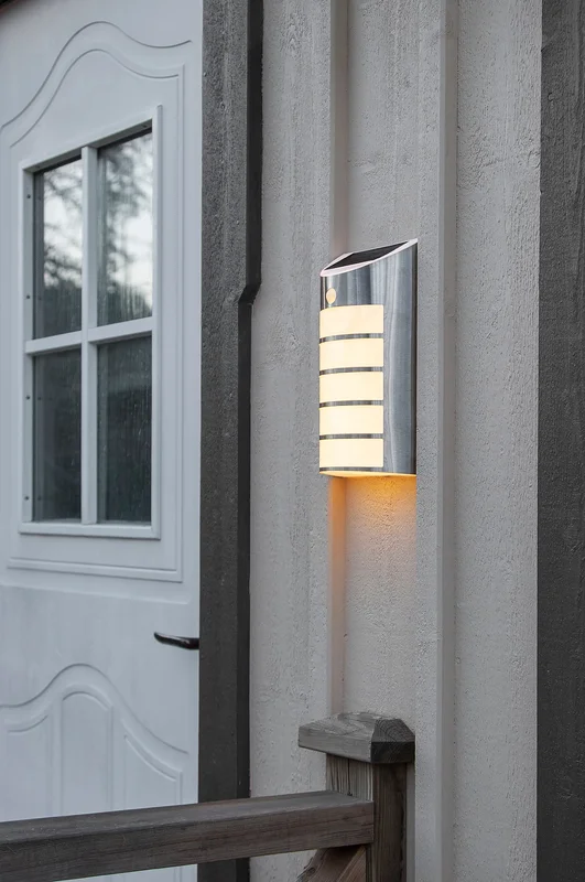 Jotex - Solcells Vägglykta Wally Silver - Köp Utebelysning hos Jotex
