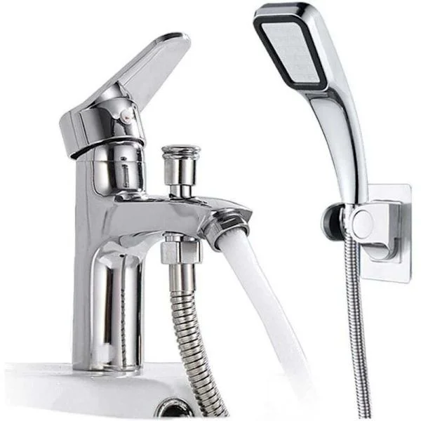 Badrumsblandare. Badkar och dusch. Blandare med handdusch. Fyrdelat set.