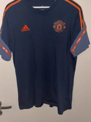 Manchester United t-shirt från Adidas