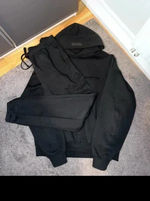 Essentials tracksuit