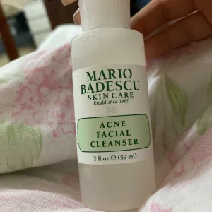 Mario Badescu cleanser akne