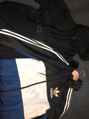 Adidas vindjackor med retrostil