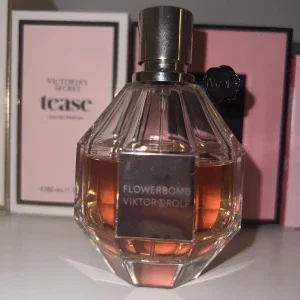 Flowerbomb Eau de Parfum från Viktor & Rolf