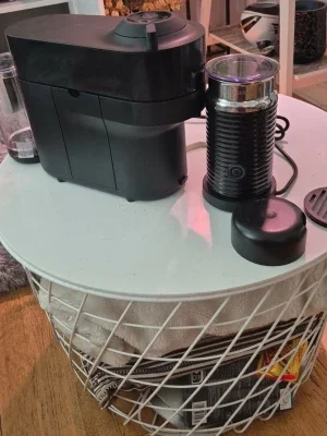 Nespresso kaffemaskin med mjölkskummare