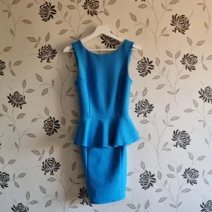 Topshop blå klänning, Strl: 36, fest, cocktail, sommar, peplump, volang,