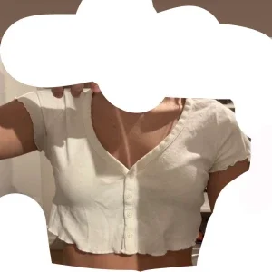 Vit topp med knappar H&M
