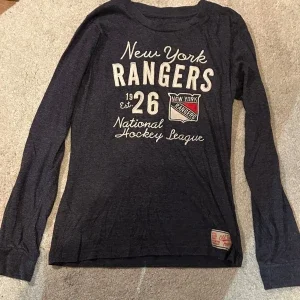Blå långärmad New York Rangers-tröja