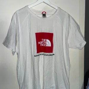 Vit t-shirt från The North Face