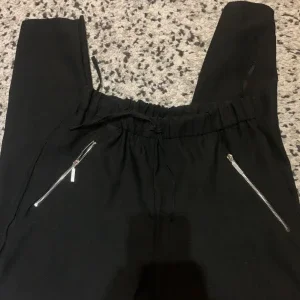 Svarta mjukisbyxor från Miss Selfridge
