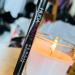 Liquid eyeliner från Huda Beauty!