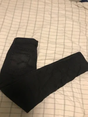 Levis 512