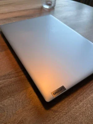 Lenovo bärbar dator i silver