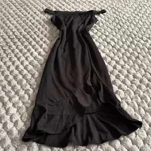 Svart offshoulder långklänning Shein