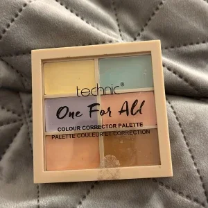 Colour Corrector Palette från Technic
