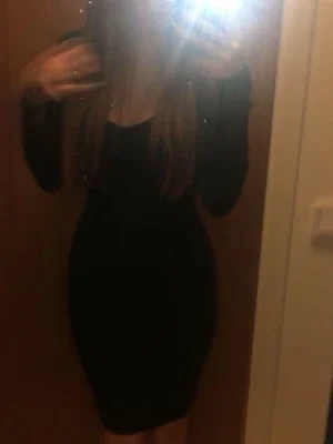Svart långärmad tight klänning