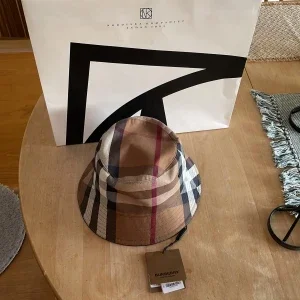 Burberry canvas bucket hat